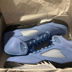 Air Jordan 5 Retro “Unc”